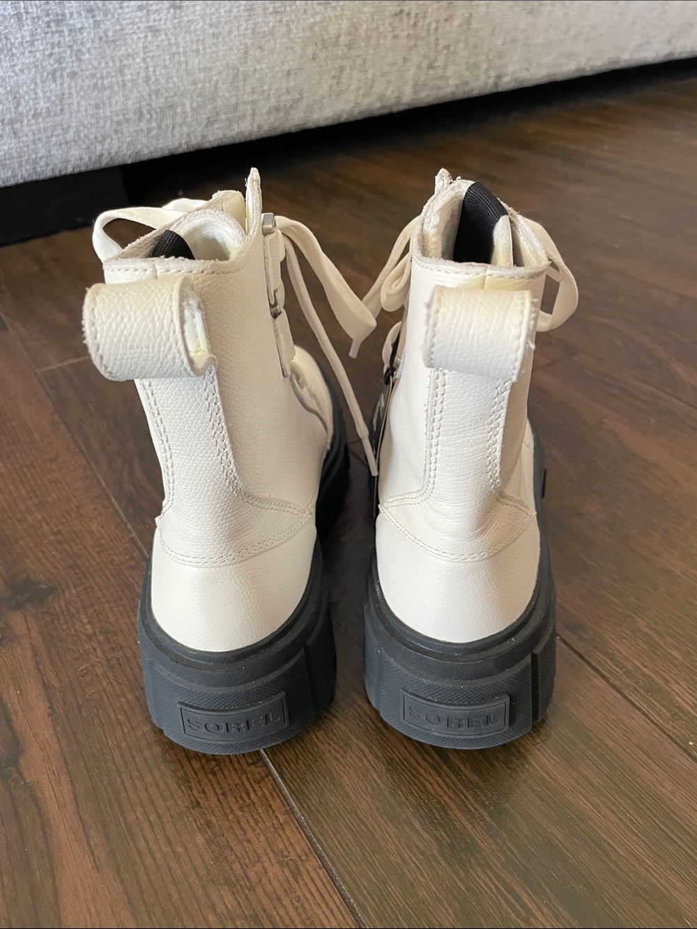 NWT SOREL Caribou Leather Boots! - Picture 3 of 9